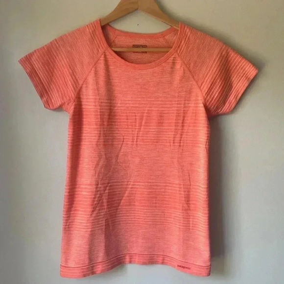 PATAGONIA Short Sleeve Seamless Tech T-Shirt Coral Orange Women’s Size small - Picture 1 of 4